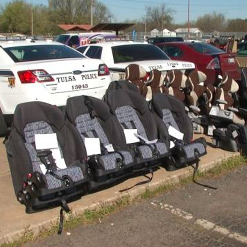 Tulsa Officers Host Car Seat Check-Up For Parents